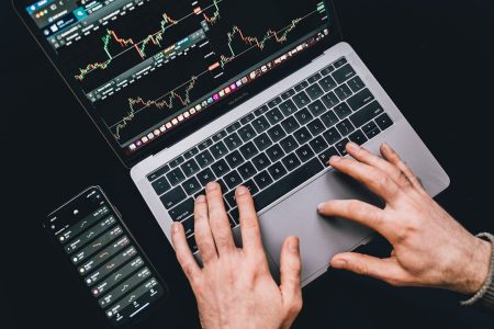 Oracle's stock swings amid investment in AI makeover