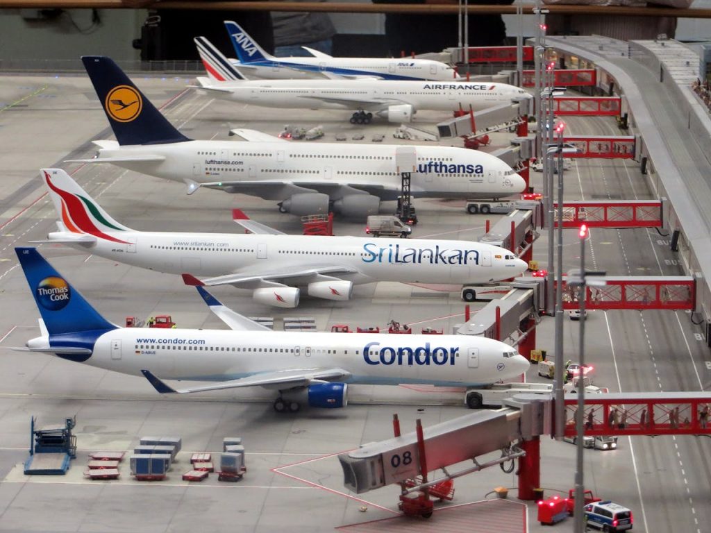 Low airline staffing leads to large delays at U.S. airports