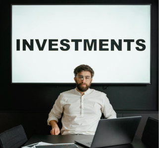 man with 'investments' screen above head; AI Is Quietly Making Regular People Better Investors Than Wall Street Pros