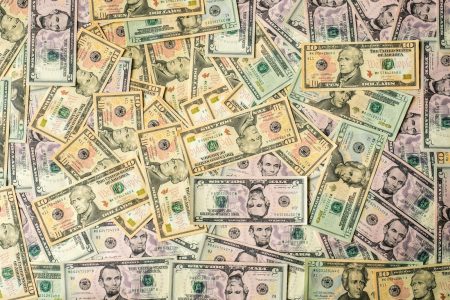Why Warren Buffett is sitting on 325 billion in cash and what it means for investors