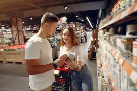 couple in store shopping for grocery; Grocery Debt Trap